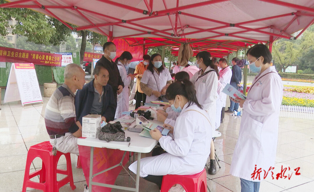 冷水江市卫生健康局组织开展“全民健康生活方式日”宣传活动