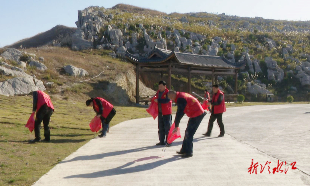 冷水江市政协开展志愿者卫生清扫活动  助力锡矿山红色工矿旅游建设