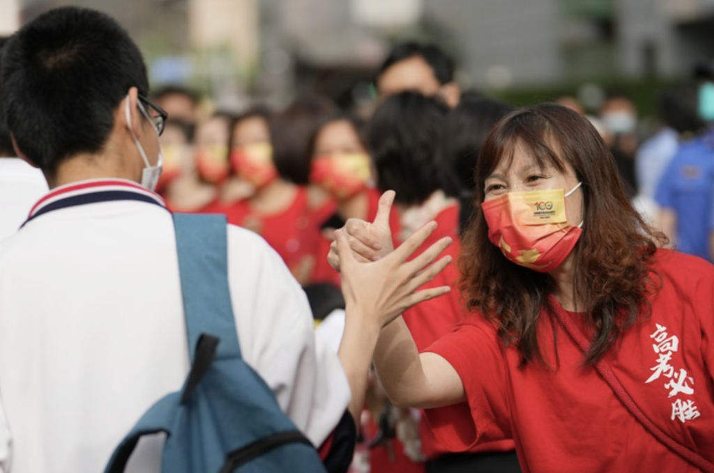 2022年高考作文題，透露哪些語(yǔ)文教育新趨勢(shì)？