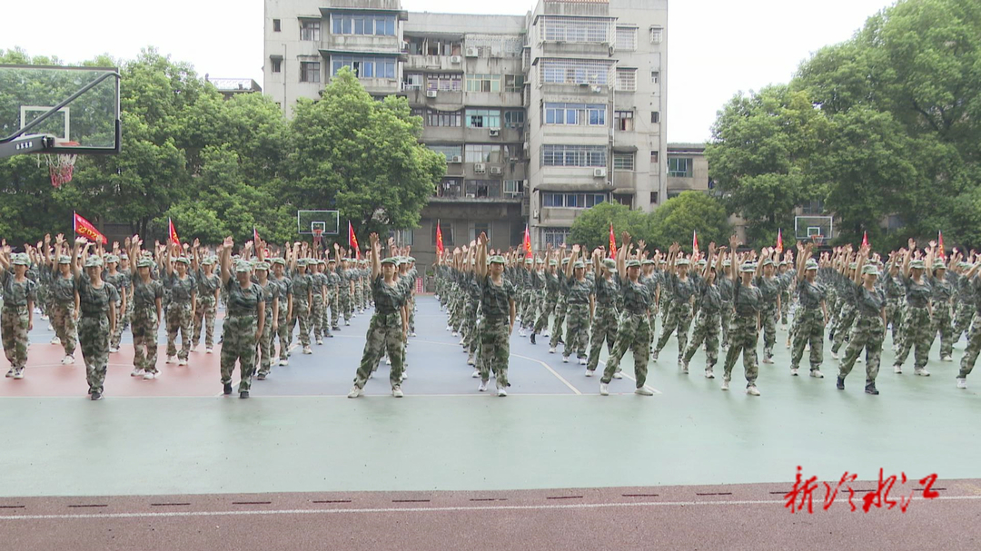 市一中開展軍訓(xùn)會(huì)操表演 雄姿英發(fā) 彰顯青春活力