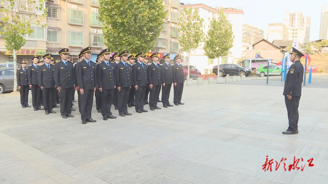 婁底市生態(tài)環(huán)境局冷水江分局組織開(kāi)展隊(duì)列訓(xùn)練活動(dòng)