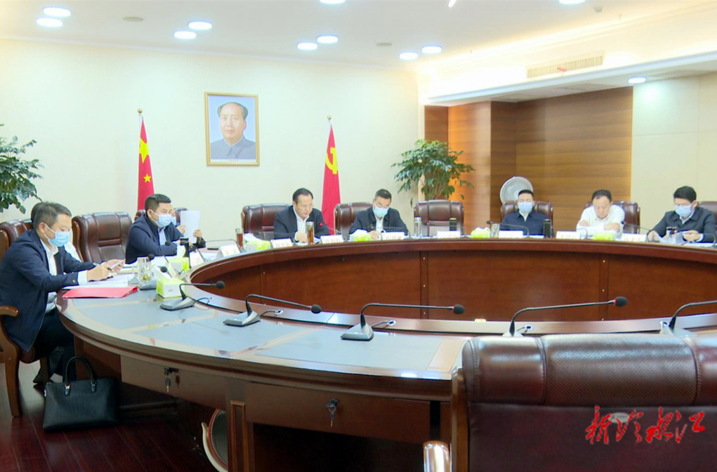 曾伯怡主持召開市委理論學習中心組集中專題學習會議