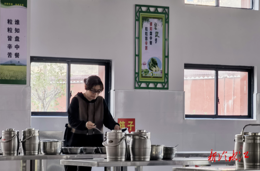 冷水江市：芙蓉“小食堂”烹調清廉“大套餐”