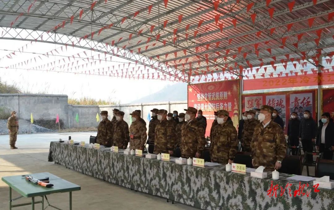 冷水江市舉行“軍事日”活動  曾伯怡、陳群等參加