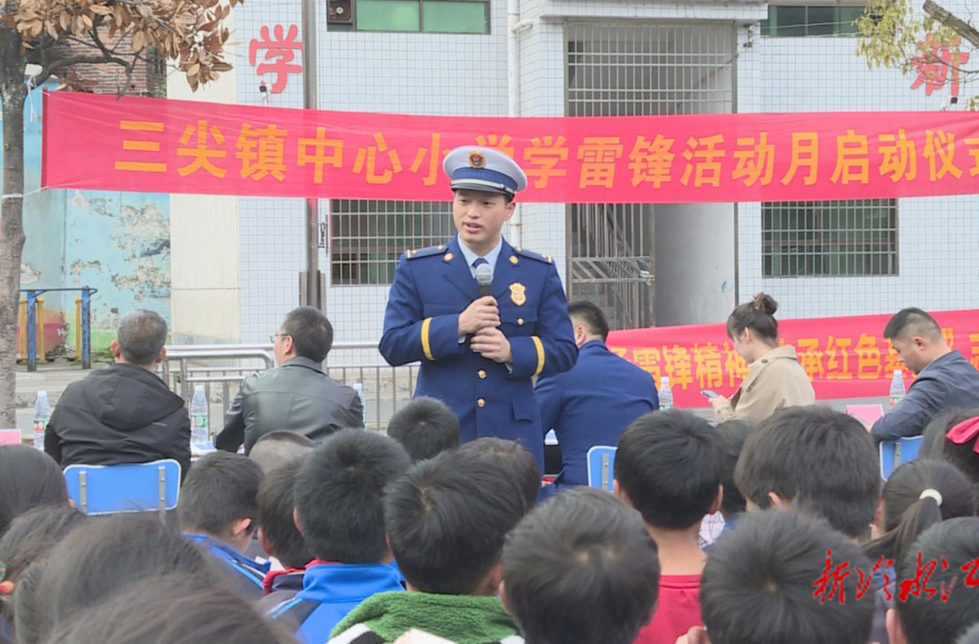 學(xué)雷鋒 在行動(dòng) | 冷水江市團(tuán)市委愛心公益進(jìn)校園