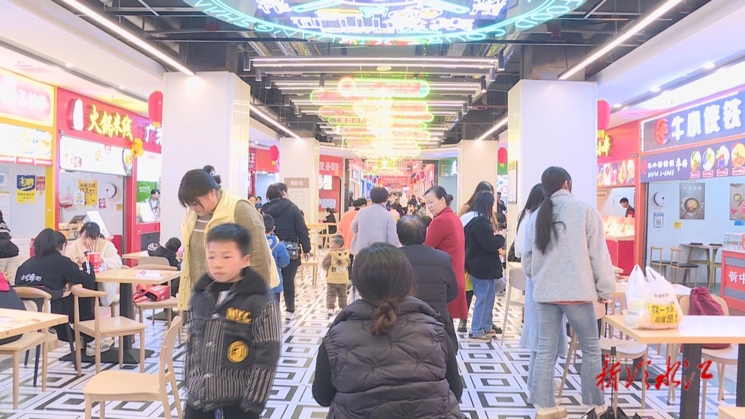 新合作·星悦茂地下商业街：人如织 活力足