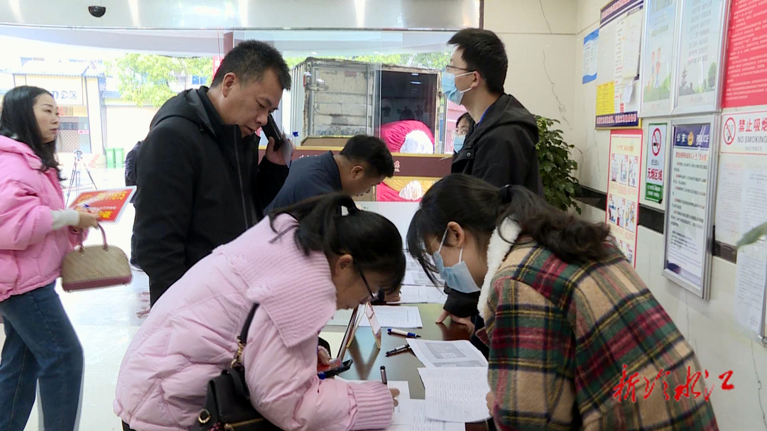 代表委员报到  我市进入“两会时间”