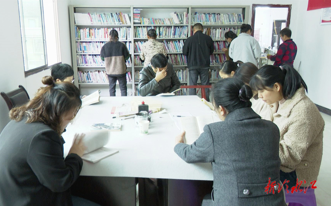 世界读书日: 冷水江街道开展全民阅读活动