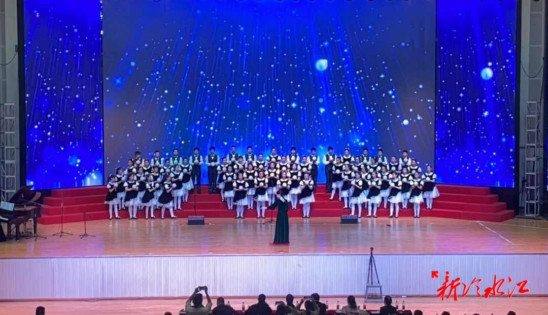 冷水江市二中喜獲省第八屆中小學生建制班合唱比賽一等獎