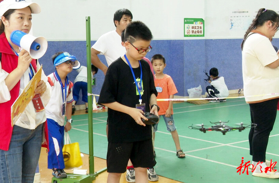 冷水江市举办第一届青少年航空航天模型教育竞赛