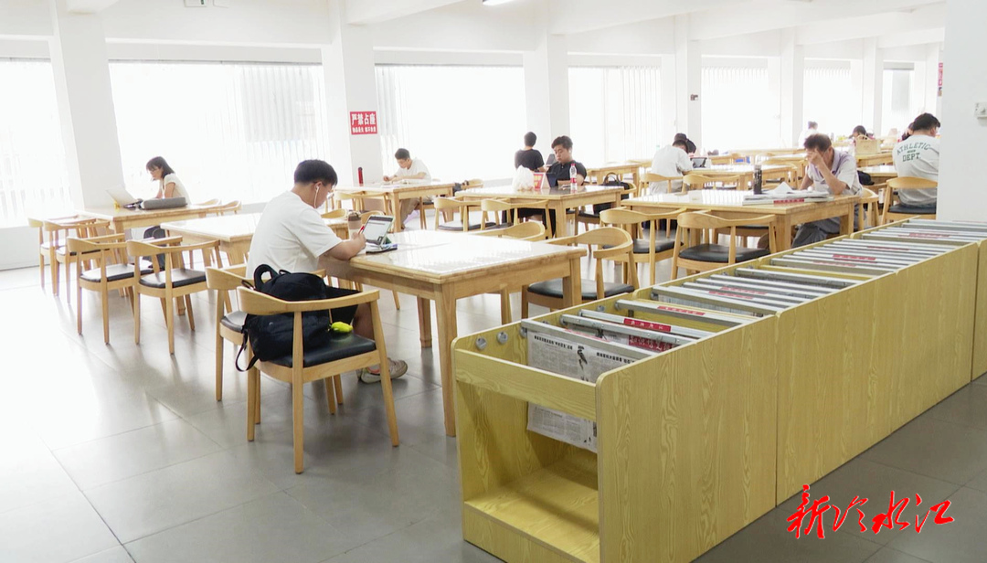 冷水江市圖書館完成五萬冊紙質圖書回溯建庫 啟動“智慧圖書館”