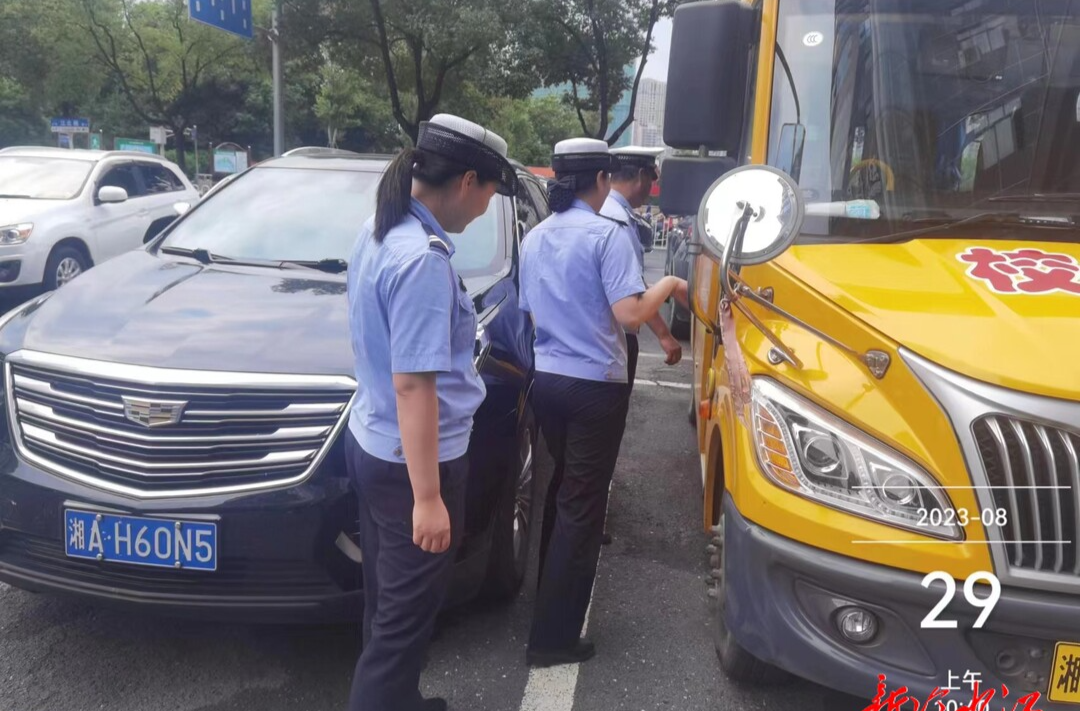 夏季交通安全整治 |?冷水江交警多舉措做好“開學季”學生交通安全工作