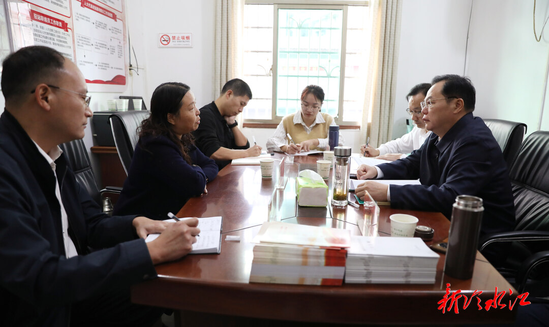 曾伯怡走进人大代表联系群众工作站接待群众着力解决好群众最关心最