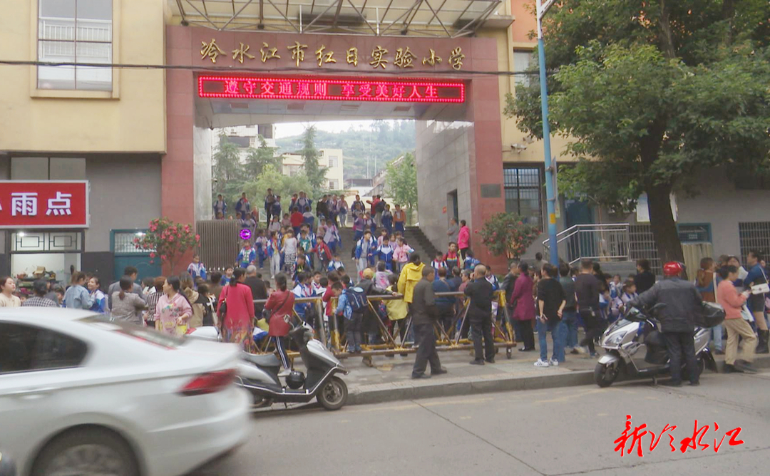 創文進行時?新聞觀察 | 學校周邊垃圾亂扔現象突出 文明需從“娃娃抓起”