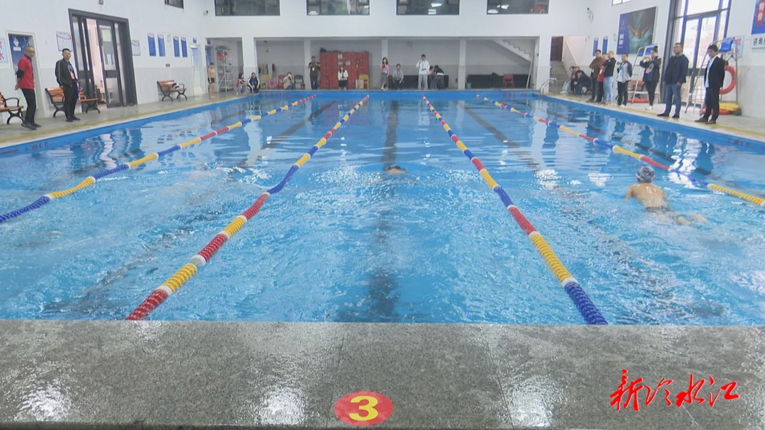 冷水江市首屆中小學生藝術體育節（第四季）中小學生游泳比賽開幕