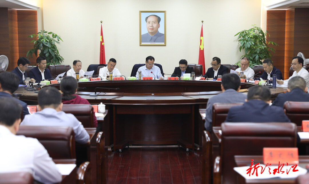 曾伯怡主持召開市委常委會（擴大）會議暨全市  “走基層找問題想辦法促發展”活動調研情況交流會