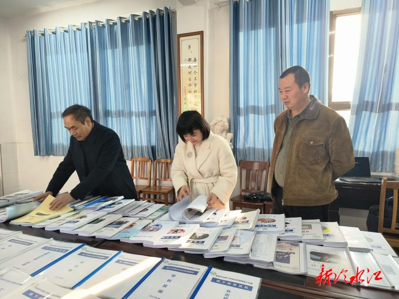 娄底市名师网络工作室冷水江区域举行年度考核