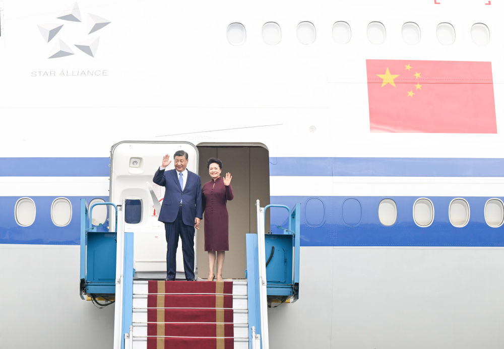 高清大圖丨習近平抵達河內(nèi)對越南進行國事訪問