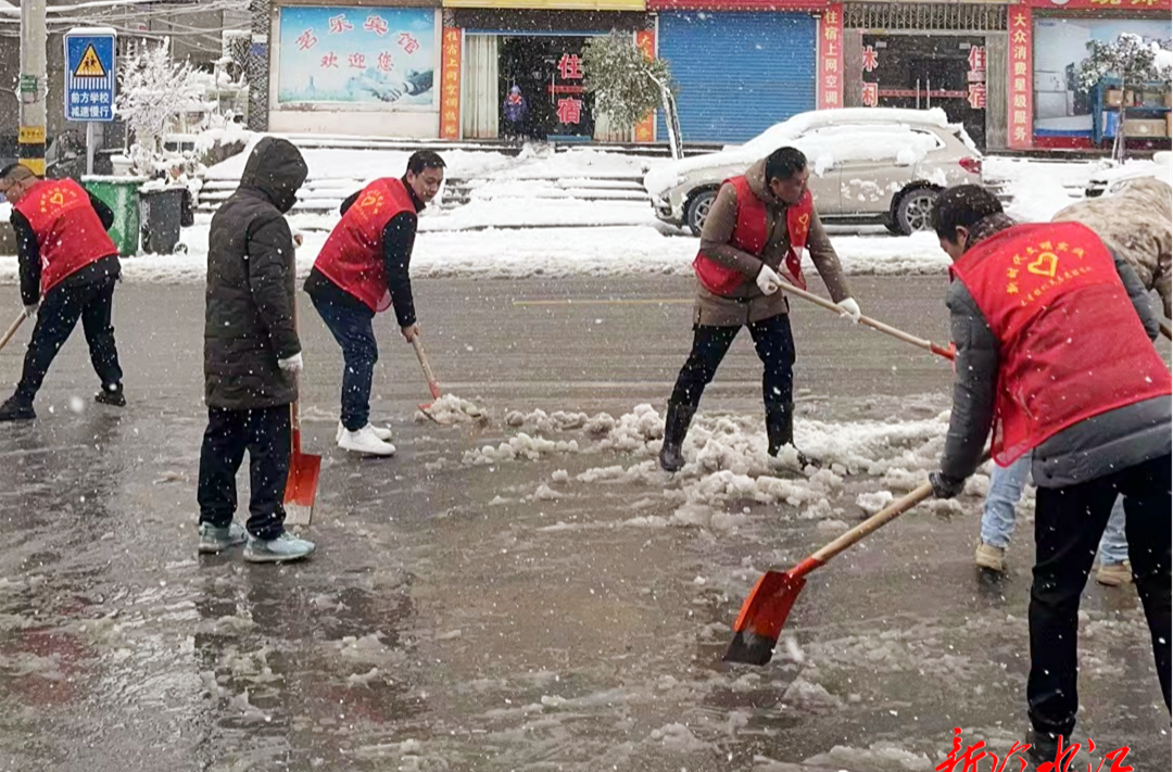 冷水江：黨員“三長(zhǎng)”齊上陣 寒冰歲月暖民心