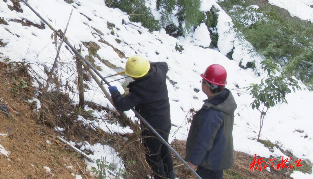 應(yīng)對(duì)低溫雨雪冰凍天氣  冷水江市駿馬自來水公司緊急搶修保供水