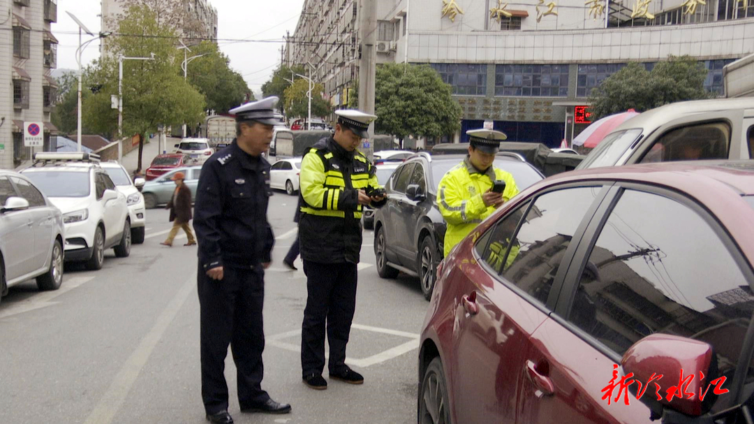 市公安局交警大隊啟動車輛違停執法行動