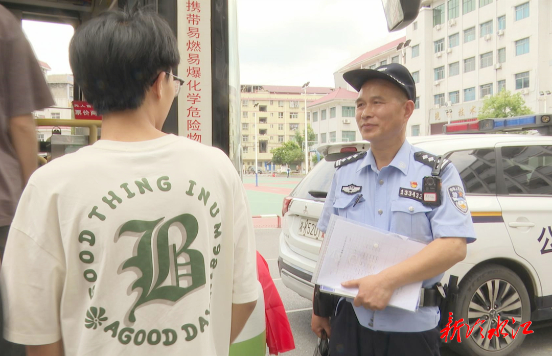 “湖南好人”鄢漢周：護航高考的“金牌”民警