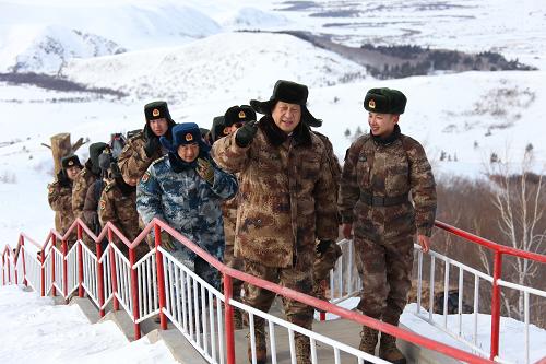 學習·故事丨頂著凜冽寒風，習主席和哨兵們一起執(zhí)勤站崗