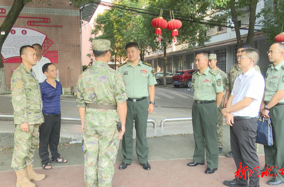 婁底軍分區(qū)政委許光來冷調(diào)研督導學生軍訓工作