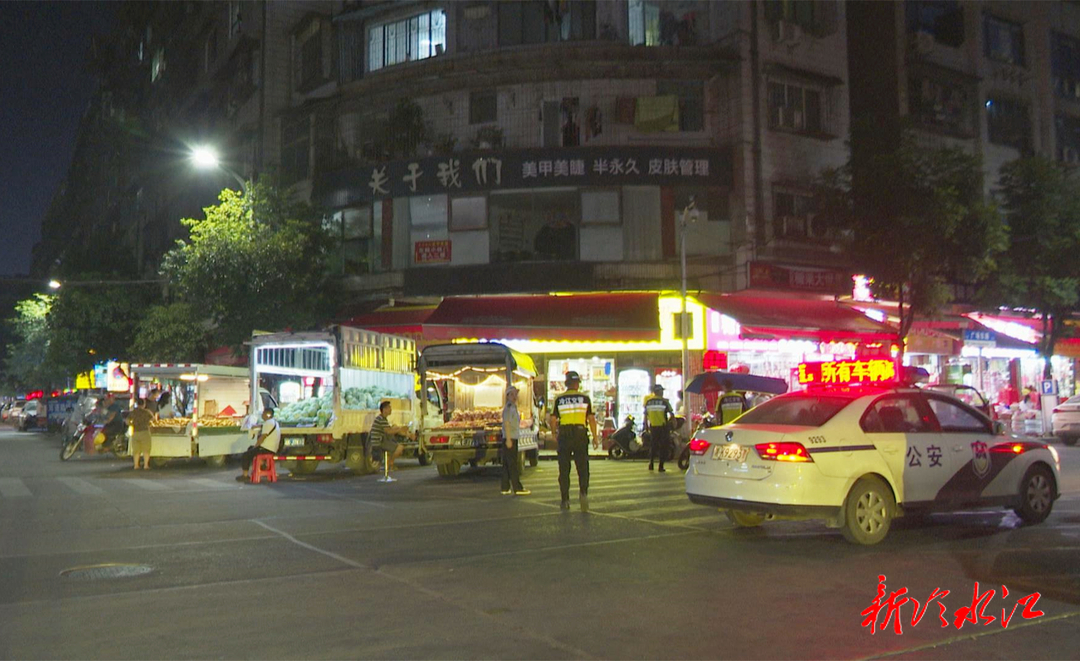 12345進行時 | 十字路口占道經(jīng)營 交警大隊整治喊停