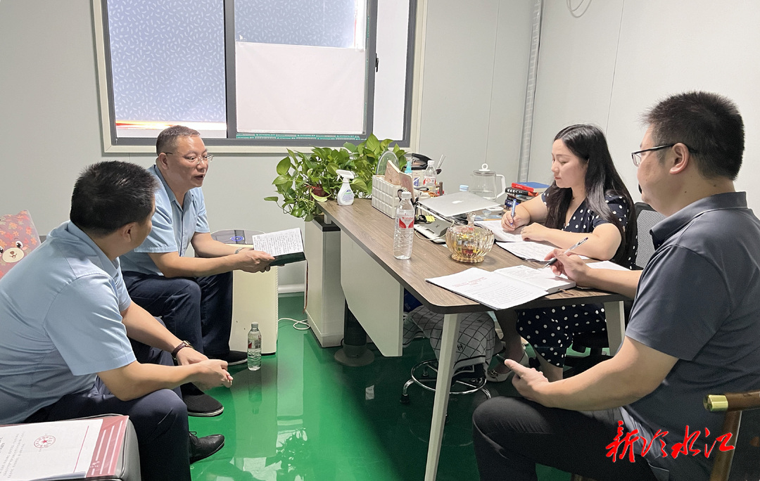 冷水江市委編辦：做好“四員”解難題 聯(lián)企助企促發(fā)展