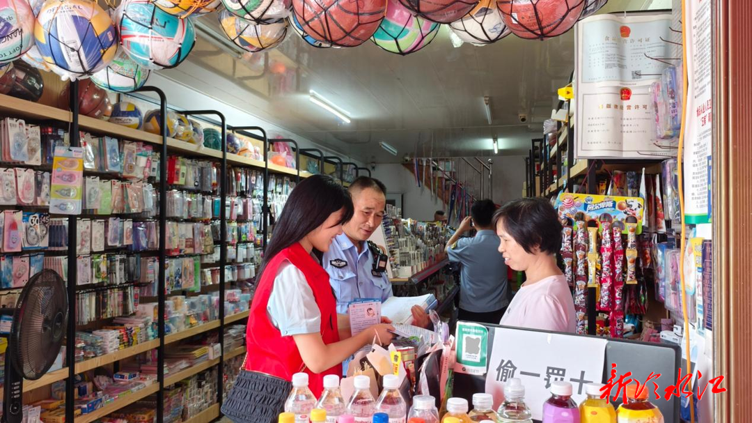 冷水江沙塘灣街道：開(kāi)展校園周邊文化市場(chǎng)專項(xiàng)檢查