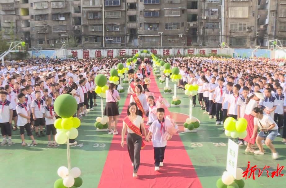 儀式感拉滿！冷水江各校“花式”創(chuàng)意慶祝教師節(jié)