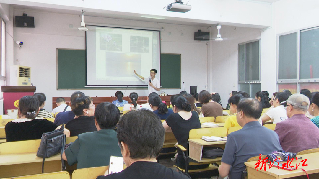 我市開放大學“愛晚”老年學校開課