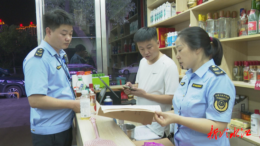 市領導帶隊開展夜市假劣“肉制品”專項整治行動