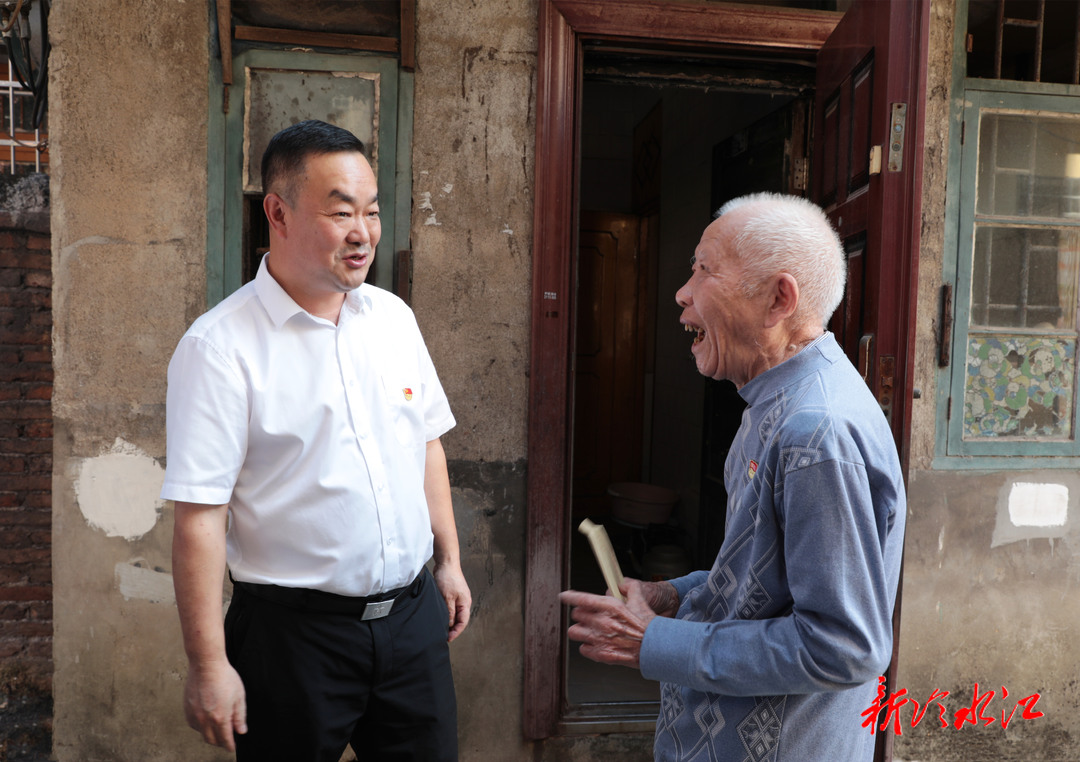 國(guó)慶將至 | 陳創(chuàng)業(yè)走訪慰問老黨員、老干部和功勛榮譽(yù)表彰獎(jiǎng)勵(lì)獲得者