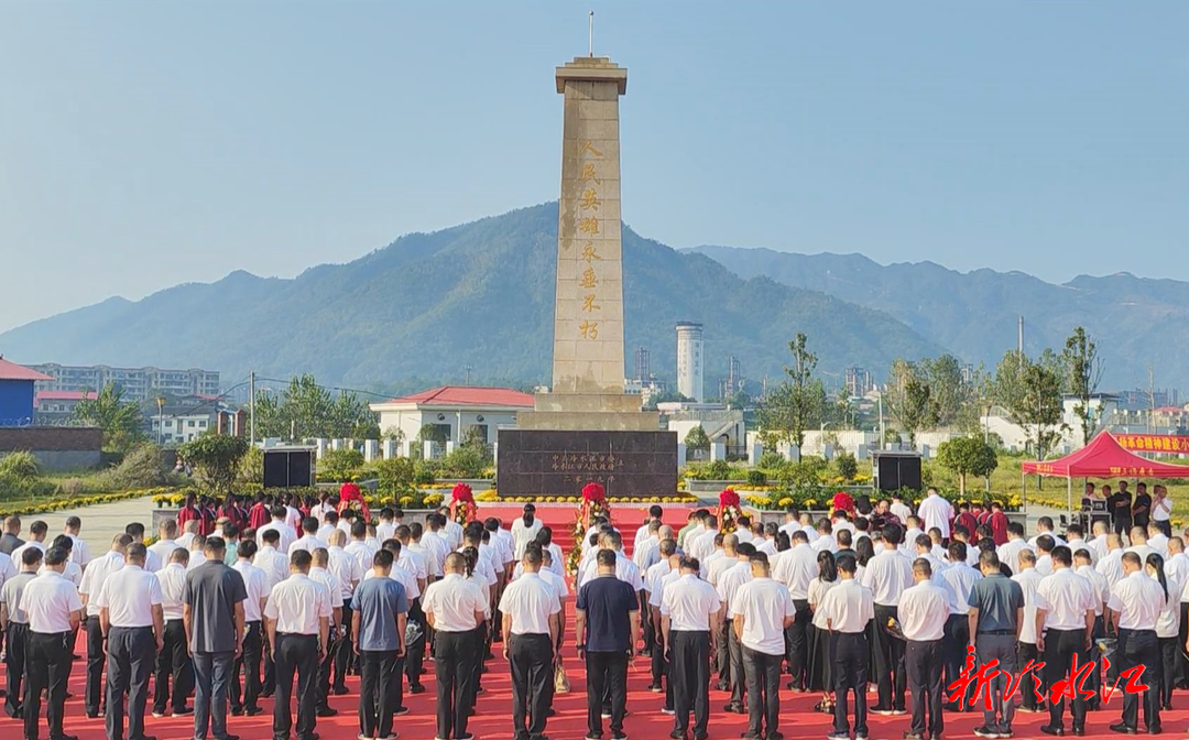 冷水江舉行向人民英雄紀(jì)念碑敬獻花籃儀式