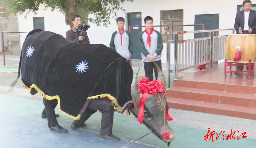 省級非遺項(xiàng)目《舞春?！纷哌M(jìn)校園