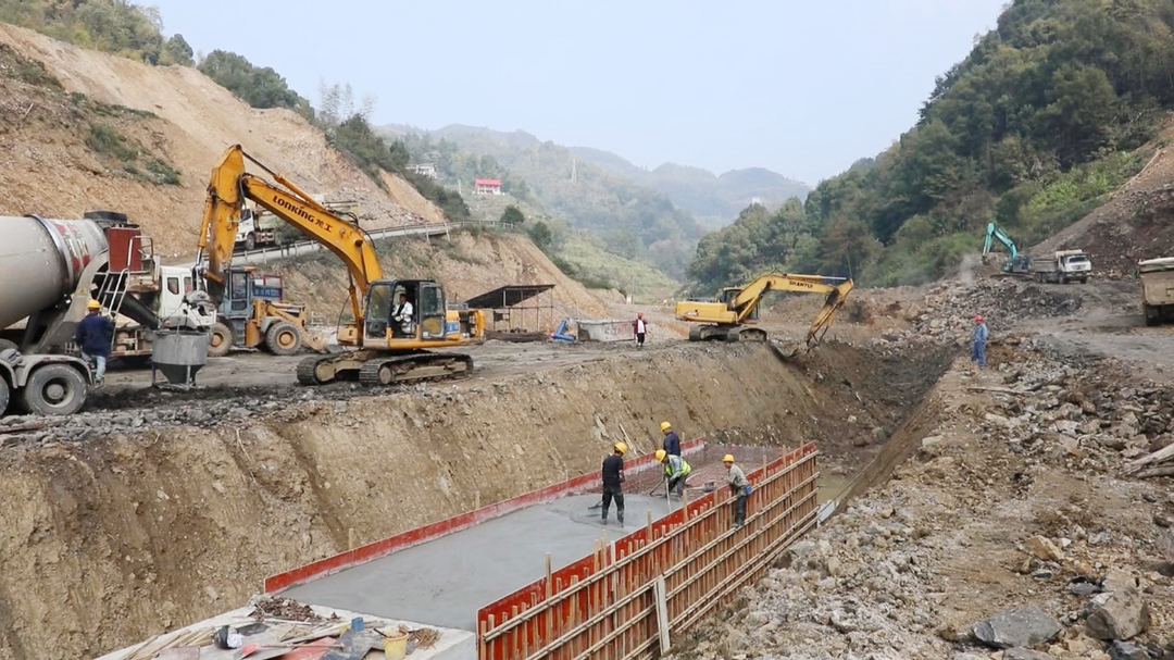 冷水江市國債項目建設(shè)按下“快進(jìn)鍵”