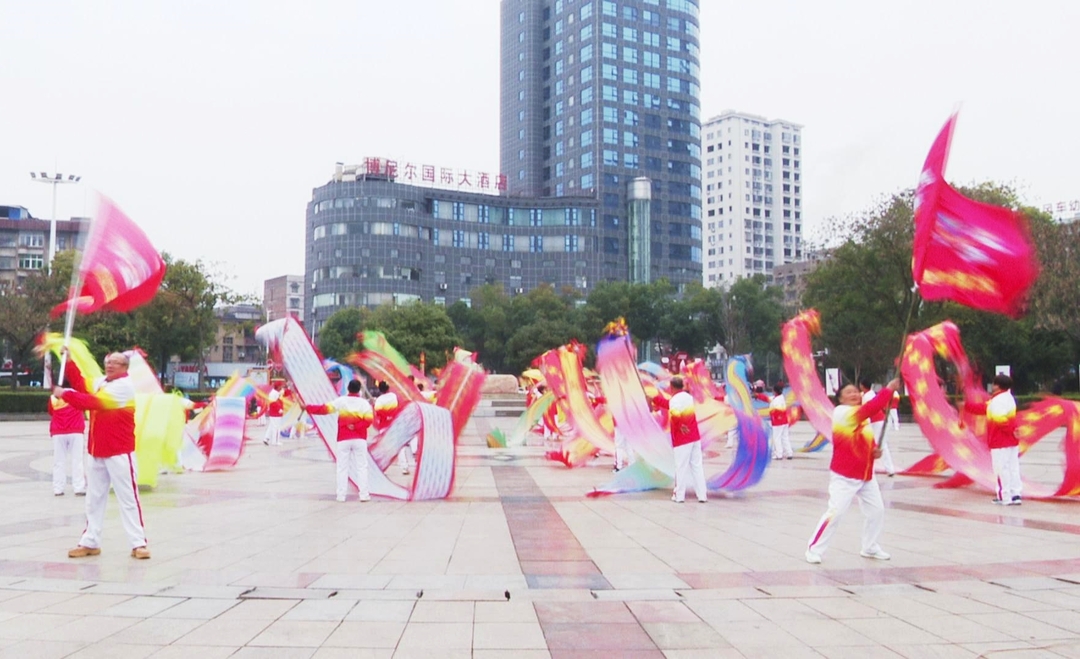 慶元旦 迎新年 | 冷水江街道新時(shí)代文明實(shí)踐所健身舞龍隊(duì)喜迎新年