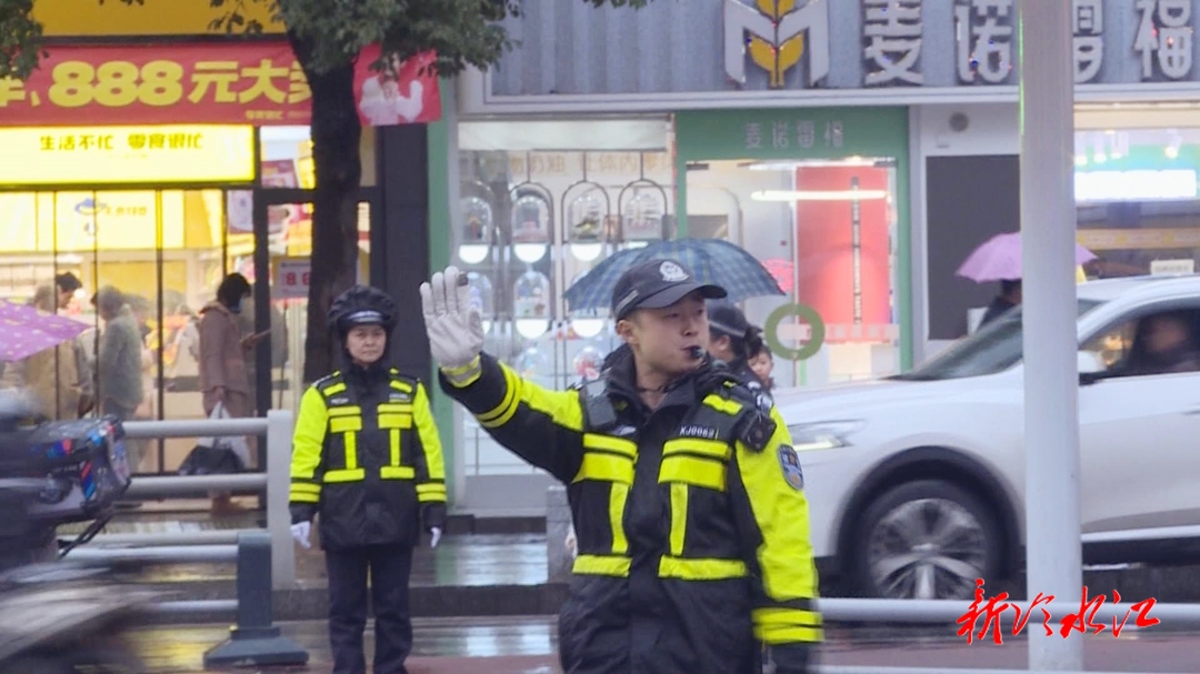 政法在線·平安到達(dá) 溫暖湘行 | 市公安局交警大隊(duì)：無(wú)懼風(fēng)雨保暢通 守護(hù)春運(yùn)平安路