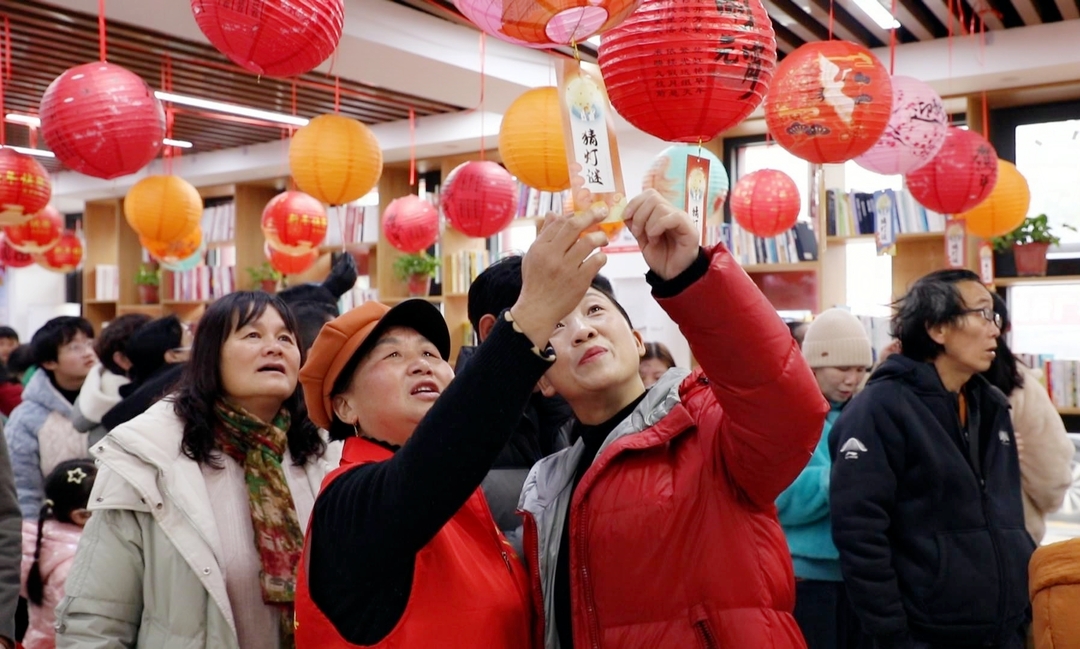 我们的节日·元宵 | 冷水江：蛇腾新气象 欢乐闹元宵