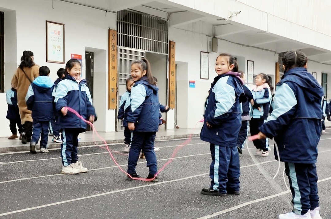 在春天开学  学校课间时间延长 体育活动全面升级