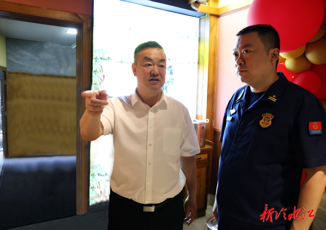 陳創(chuàng)業(yè)調(diào)研督導(dǎo)“五一”期間安全生產(chǎn)和值班值守工作