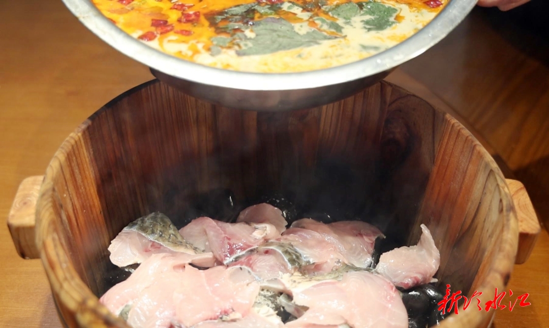 金色農(nóng)家木桶魚：“魚”味無窮的味蕾盛宴