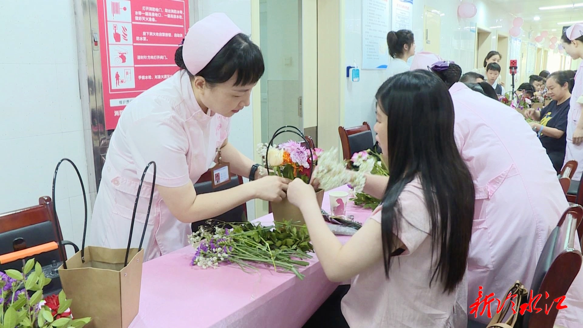市婦幼保健院開展母親節插花活動