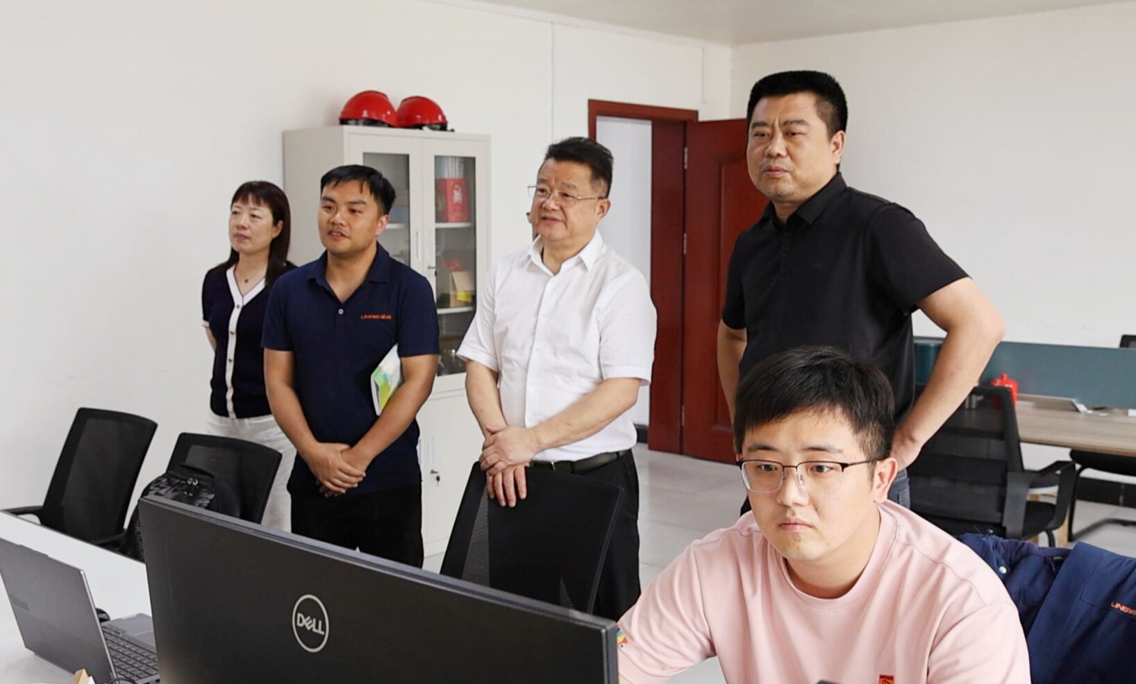 婁底市人大來(lái)冷調(diào)研基層人大工作及“三會(huì)三文”落實(shí)情況