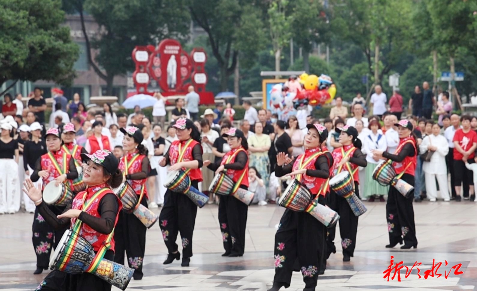 我們的節(jié)日·端午 | 千人齊舞迎端午 龍騰粽香滿資水