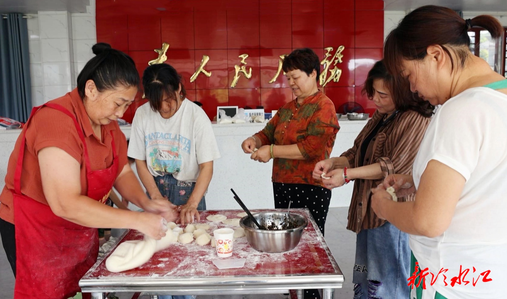 我們的節日·端午  布溪街道老屋村：粽香傳情 暖心敬老