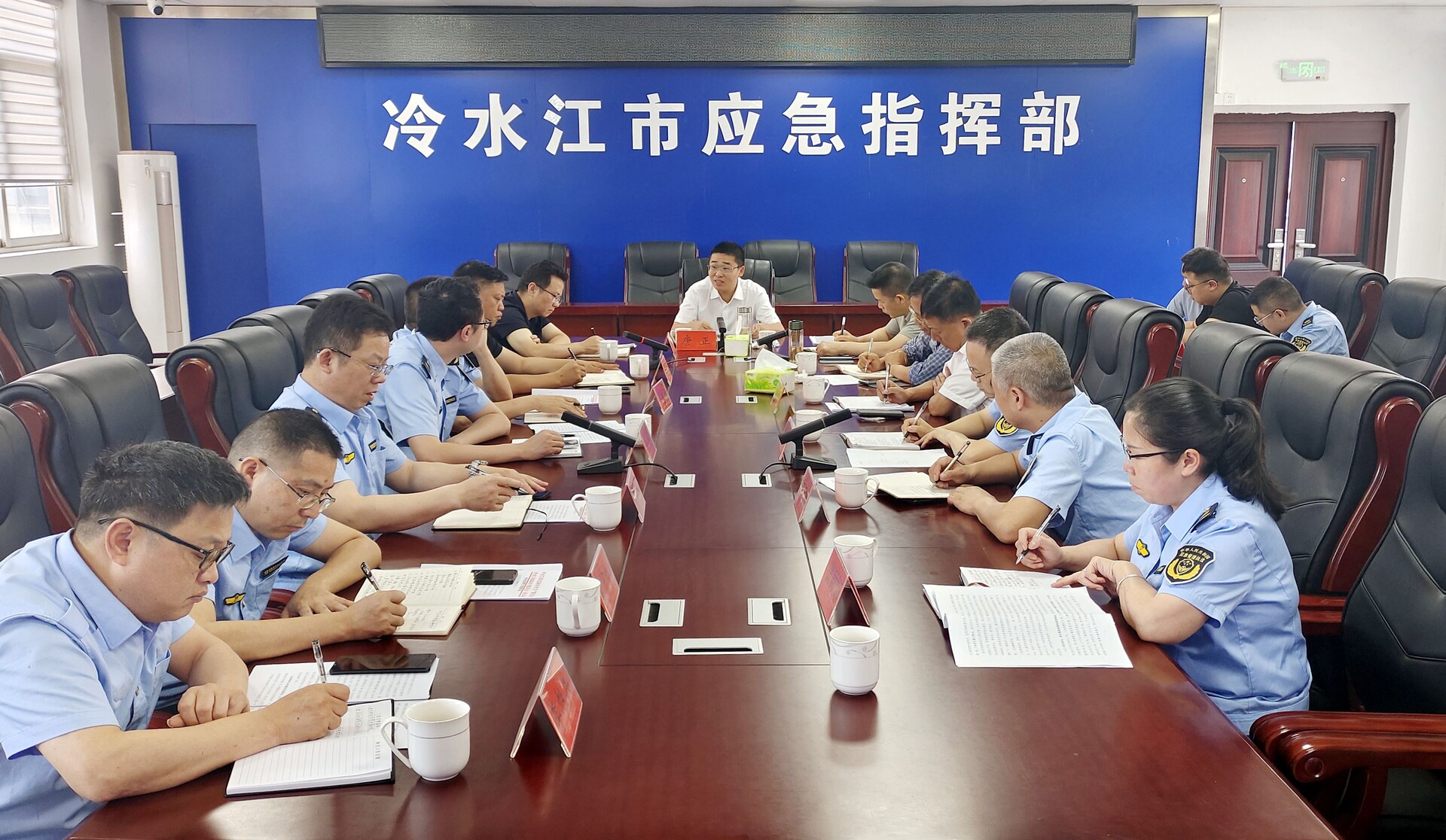 唐正到冷水江市應(yīng)急管理局調(diào)研