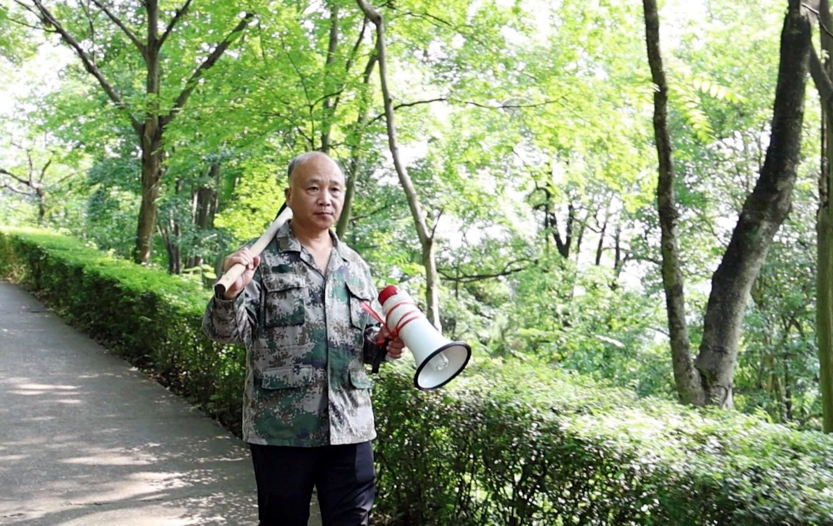 青山衛士（六）  段建新：日行十二公里 守護城市“綠肺”